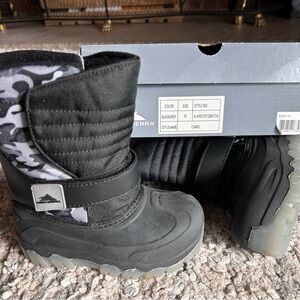 High Sierra Black and Gray Kids Boots